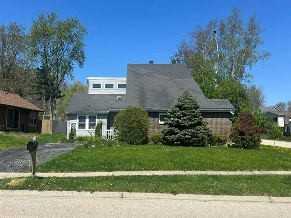 450 Tanglewood Dr, Gurnee, IL 60031
