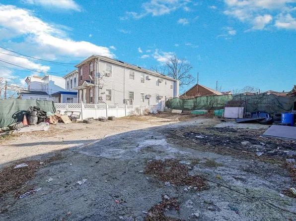 10601 Liverpool St, Jamaica, NY 11435