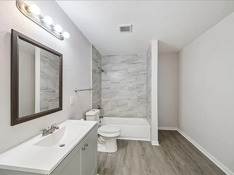 820 Texas St — Photo 8