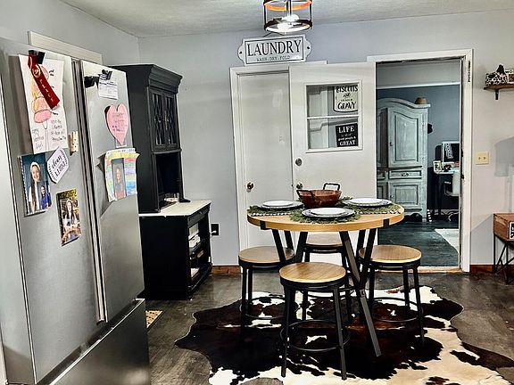 5th image of 1698 Skyline Rd