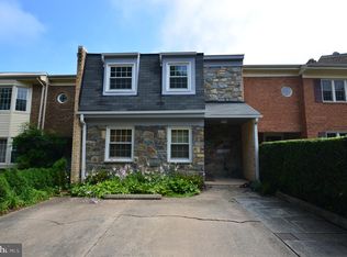 904 Moorefield Creek Rd SW, Vienna, VA 22180