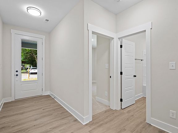 2nd image of 905 East St