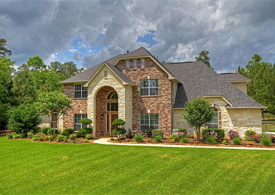 1st image of 15538 Queen Elizabeth Ct