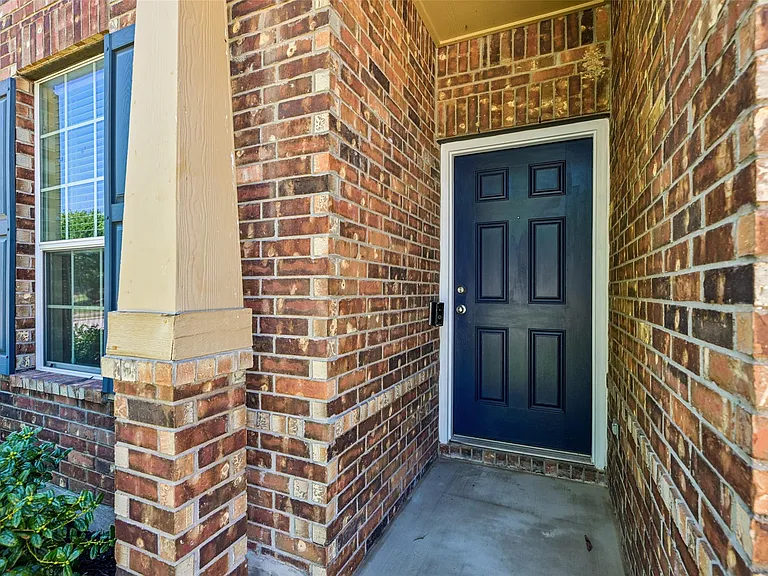 140 Lynn Crest Bnd — Photo 4