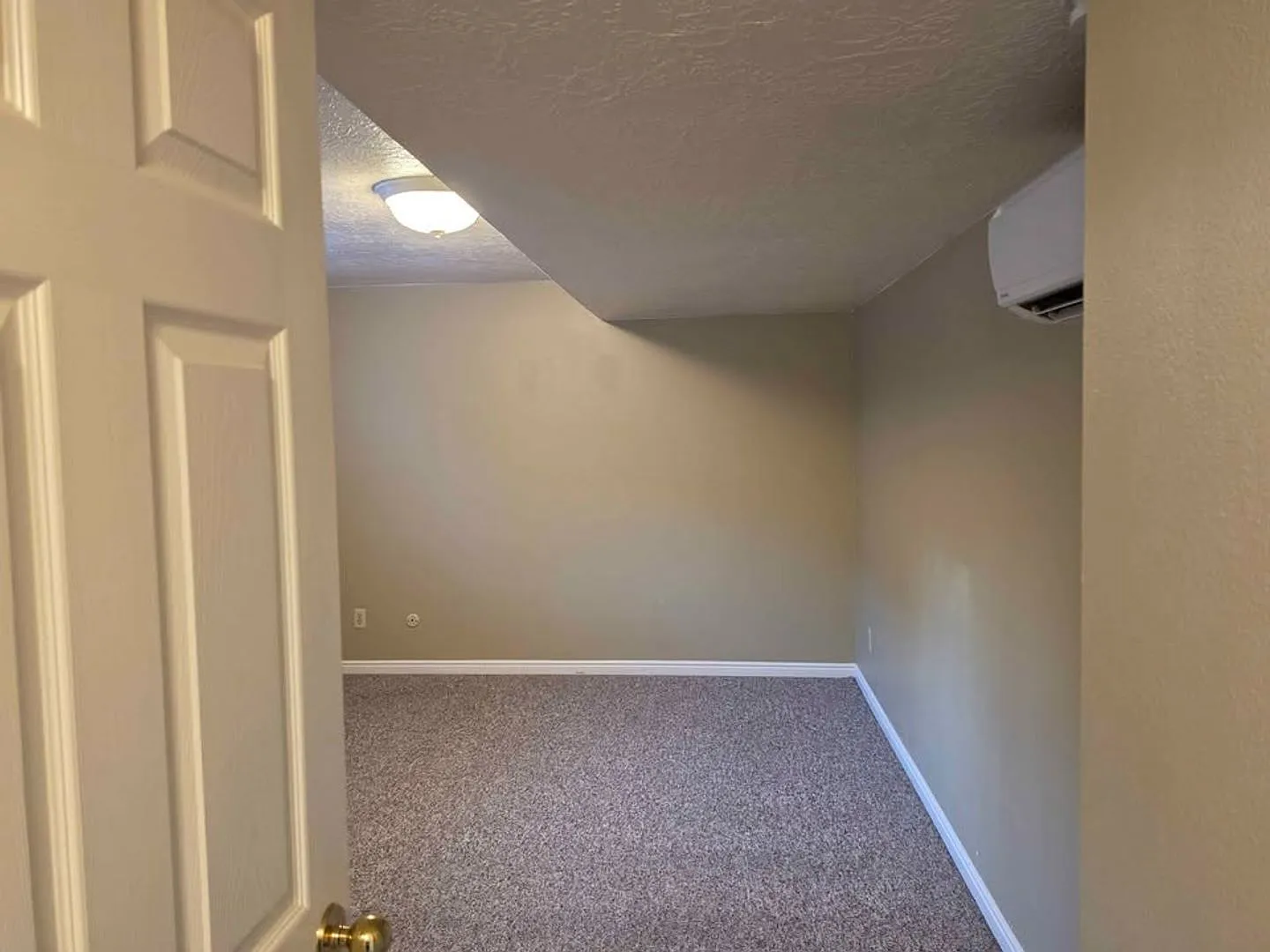 1B/1B Pet Friendly Apartment South of BYU — Photo 3