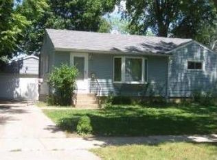 2400 Dakota Rd, Waukegan, IL 60087