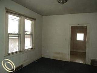 4th image of 39 W Broadway St