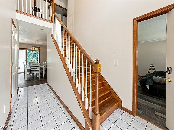 3rd image of 8000 Oak Tree Dr N