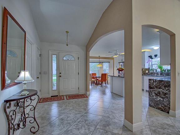 3rd image of 450 Loma Paseo Dr