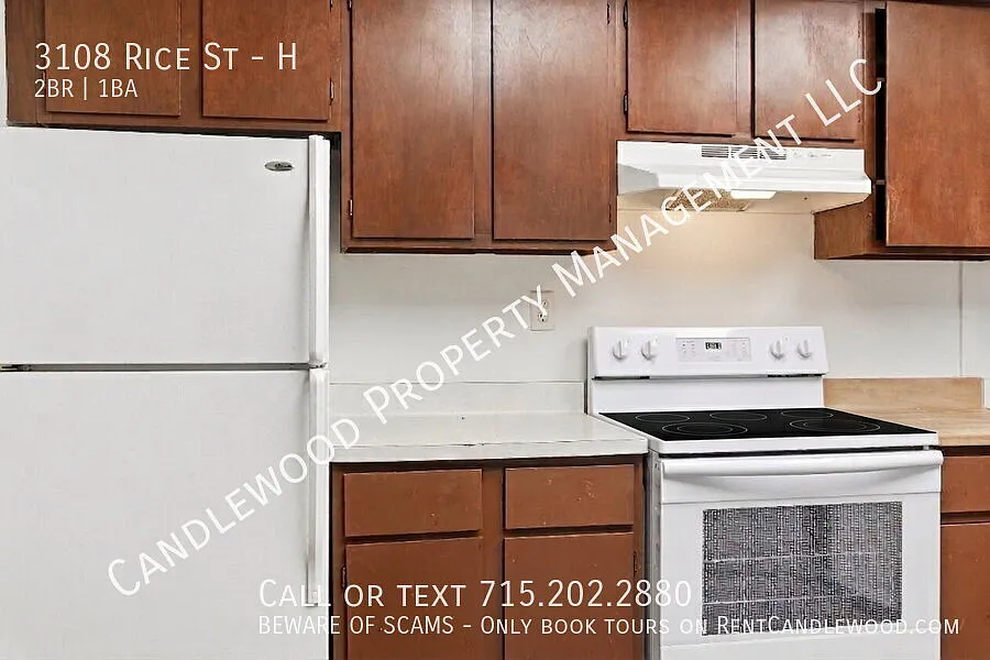 Cat Friendly 2 Bedroom Lower Apartment Available NOW! — Photo 3