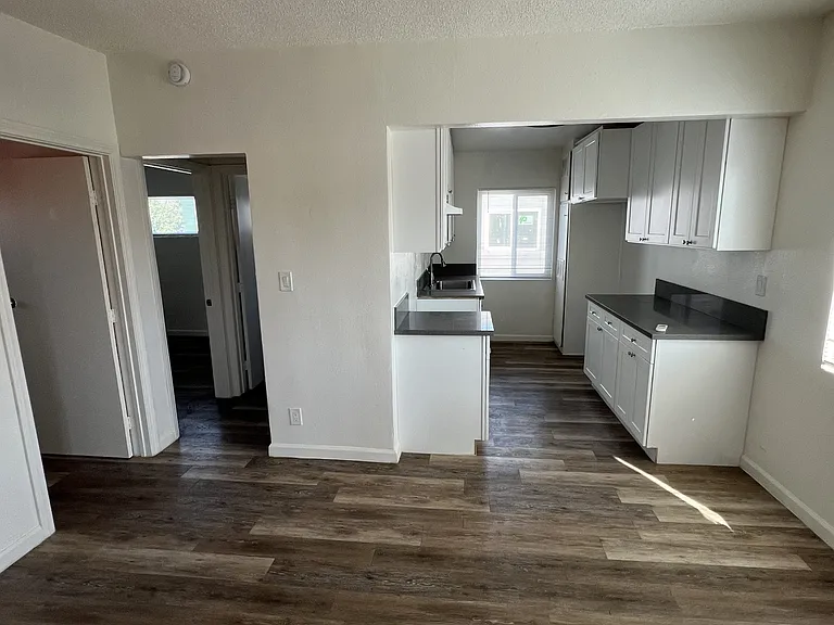 2811 S Central Ave — Photo 11