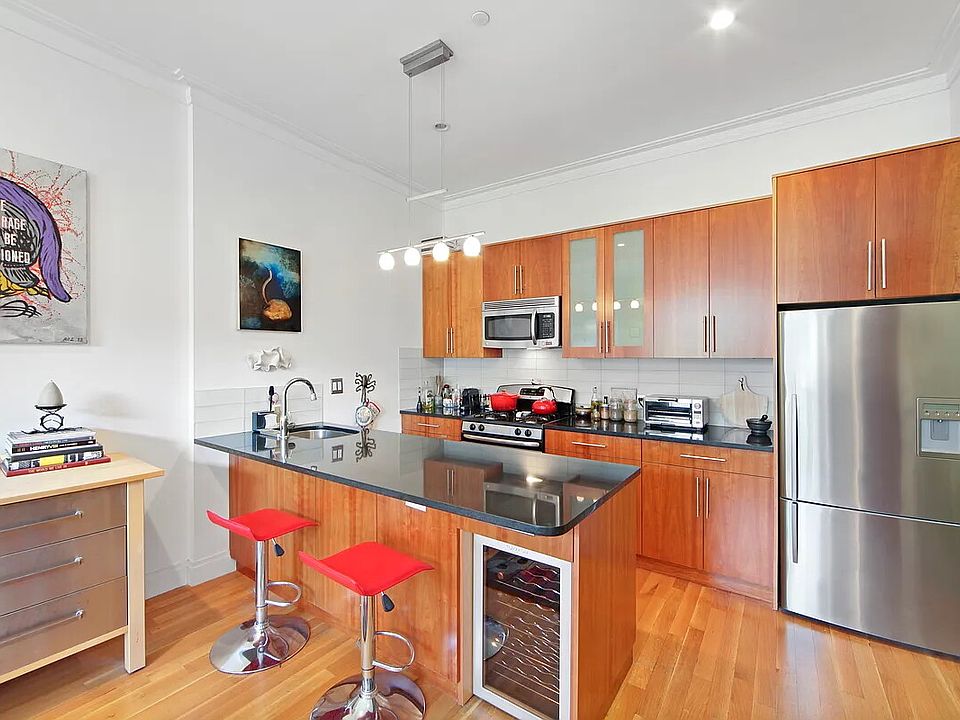 2nd image of 206 Kent St APT 3