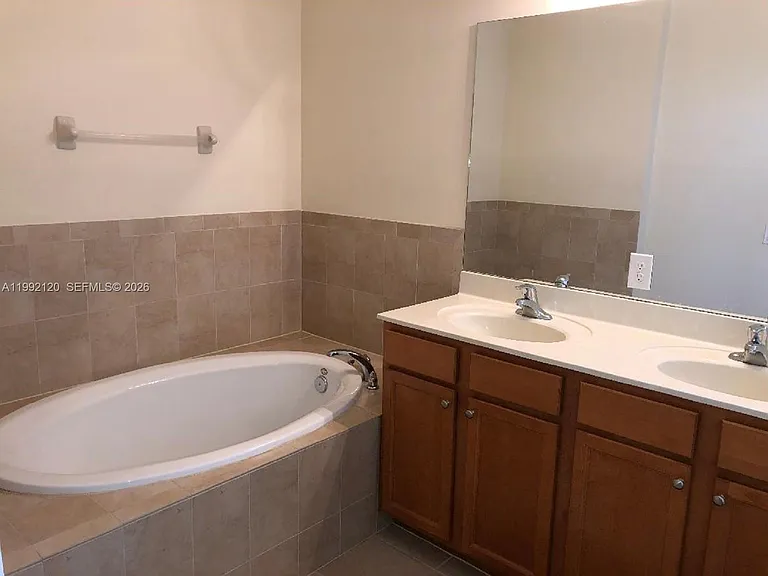 17000 SW 90th Ter — Photo 7
