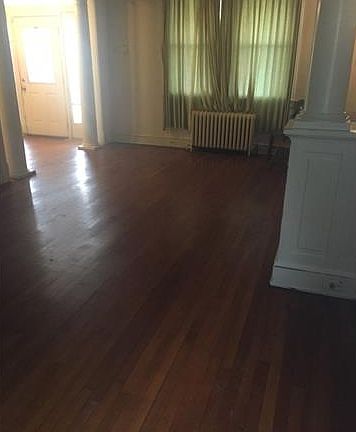 3rd image of 233 Richmond Hwy