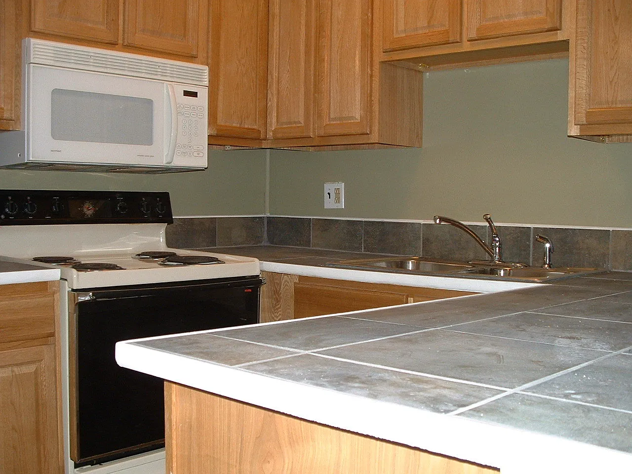 Waitlist for Aug2027Jul2028 Now Open! |Quiet 2 Bedroom Condo Near UTK | Fort Sanders Area — Photo 3