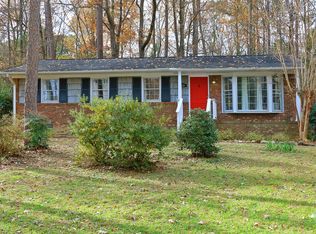 628 Tinkerbell Rd, Chapel Hill, NC 27517