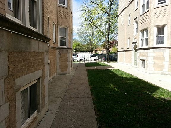 2nd image of 6319 N Sacramento Ave APT 2W