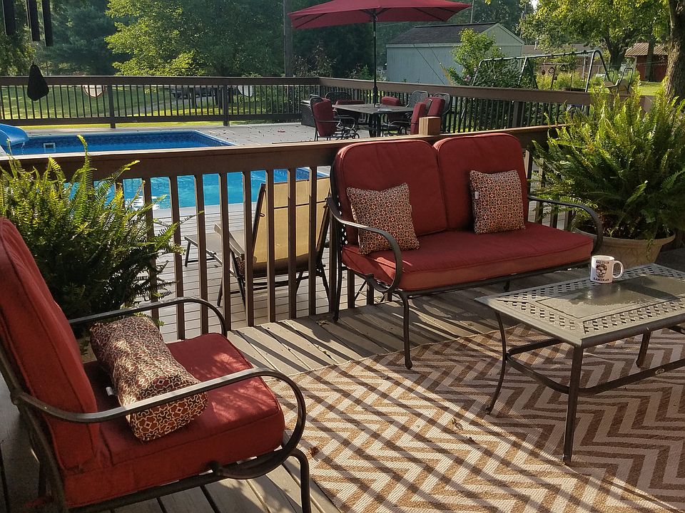 Deck with sitting area