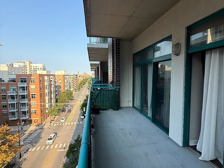 910 W Madison St #702 — Photo 7