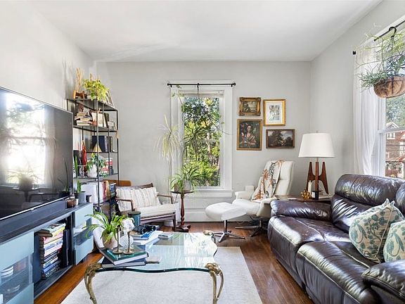 3rd image of 35 Lincoln Ave #2