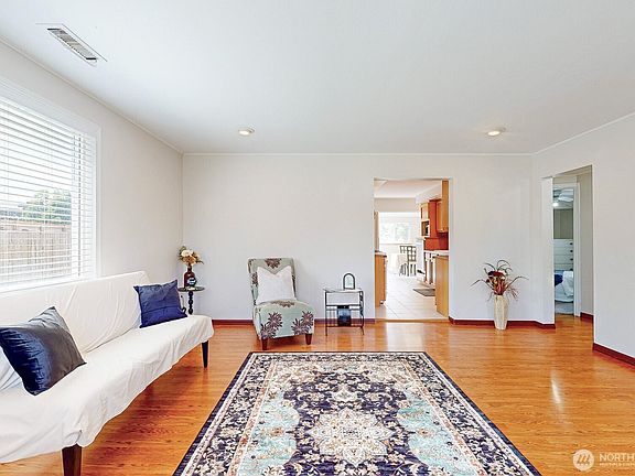 2nd image of 428 SE Date Avenue