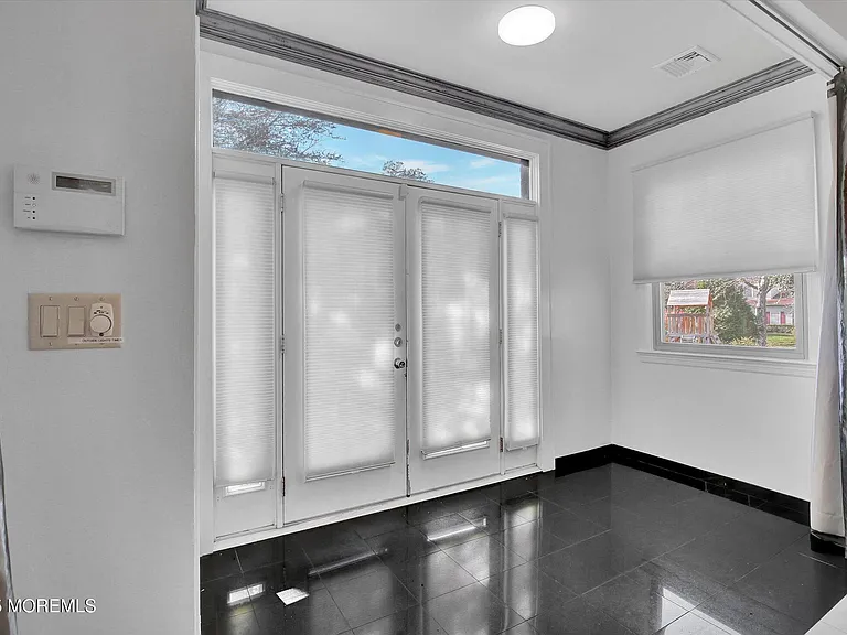 589 Westwood Ave — Photo 8