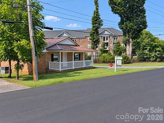 4th image of 1231 Bradford Heights Rd