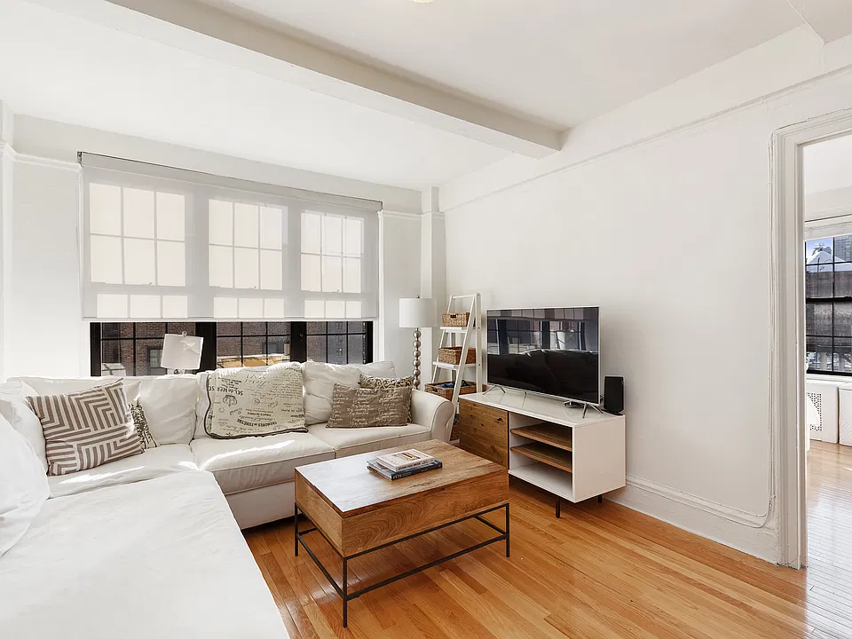 50 W 72nd St #1511