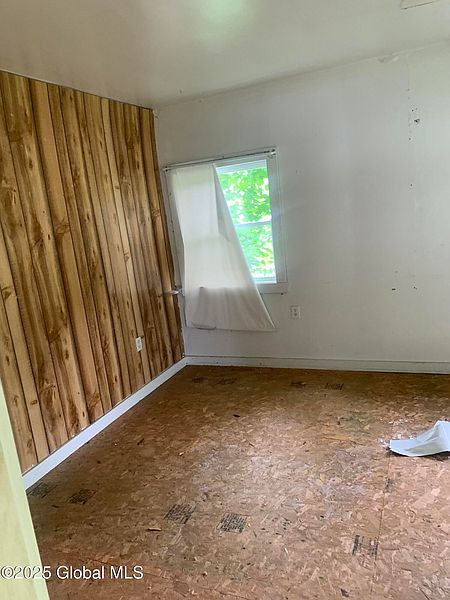 4th image of 464 Upper Sherman Avenue