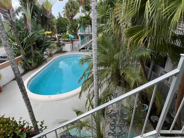 2449 NE 11th St APT 14, Fort Lauderdale, FL 33304