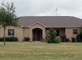 417 Bear Gdns, La Vernia, TX 78121