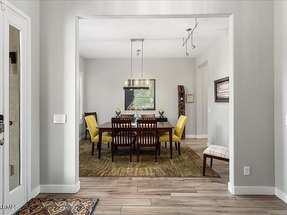 4th image of 4907 N Grandview Dr