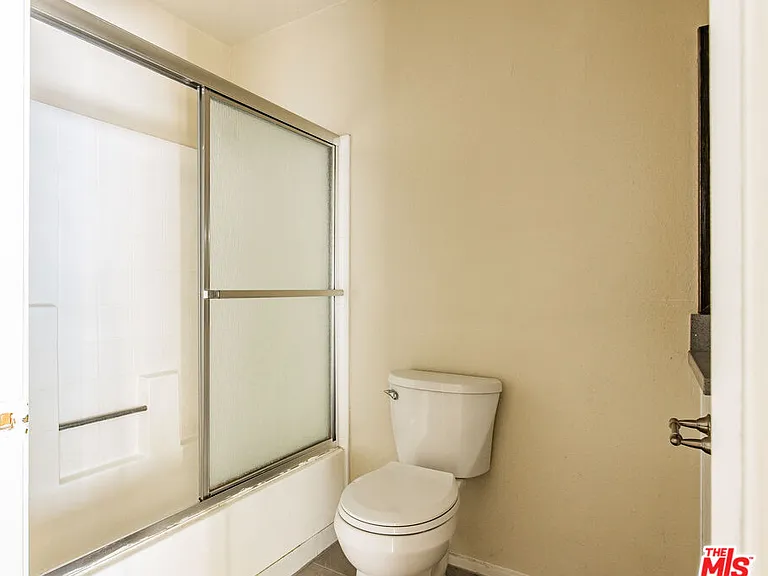 820 S Saint Andrews Pl #303 — Photo 3