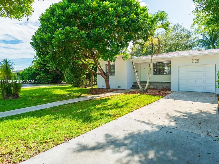 5490 SW 57th Ave — Photo 1