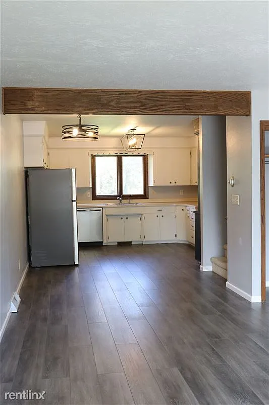 3 bed, 2.0 bath, 1700 sqft, $2,090 — Photo 3