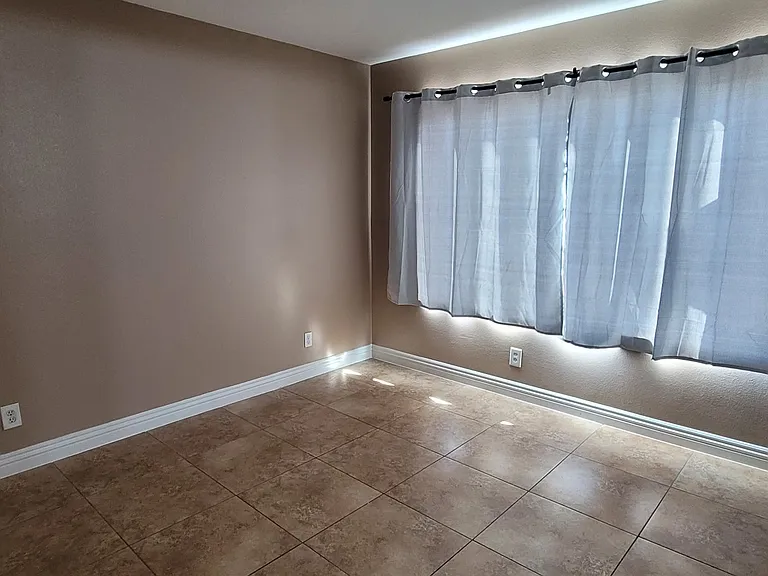 305 N 10th St #17 — Photo 5