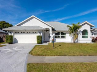 2437 Icecapade Dr, Sarasota, FL 34240