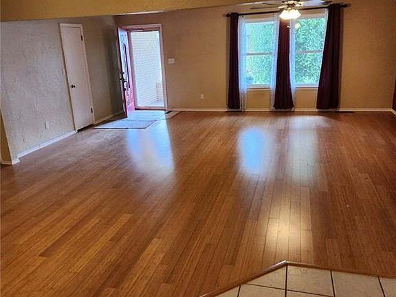 5th image of 1040 Hughes St