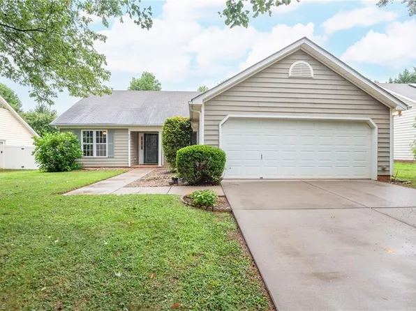 752 Eagle Point Dr, Kernersville, NC 27284