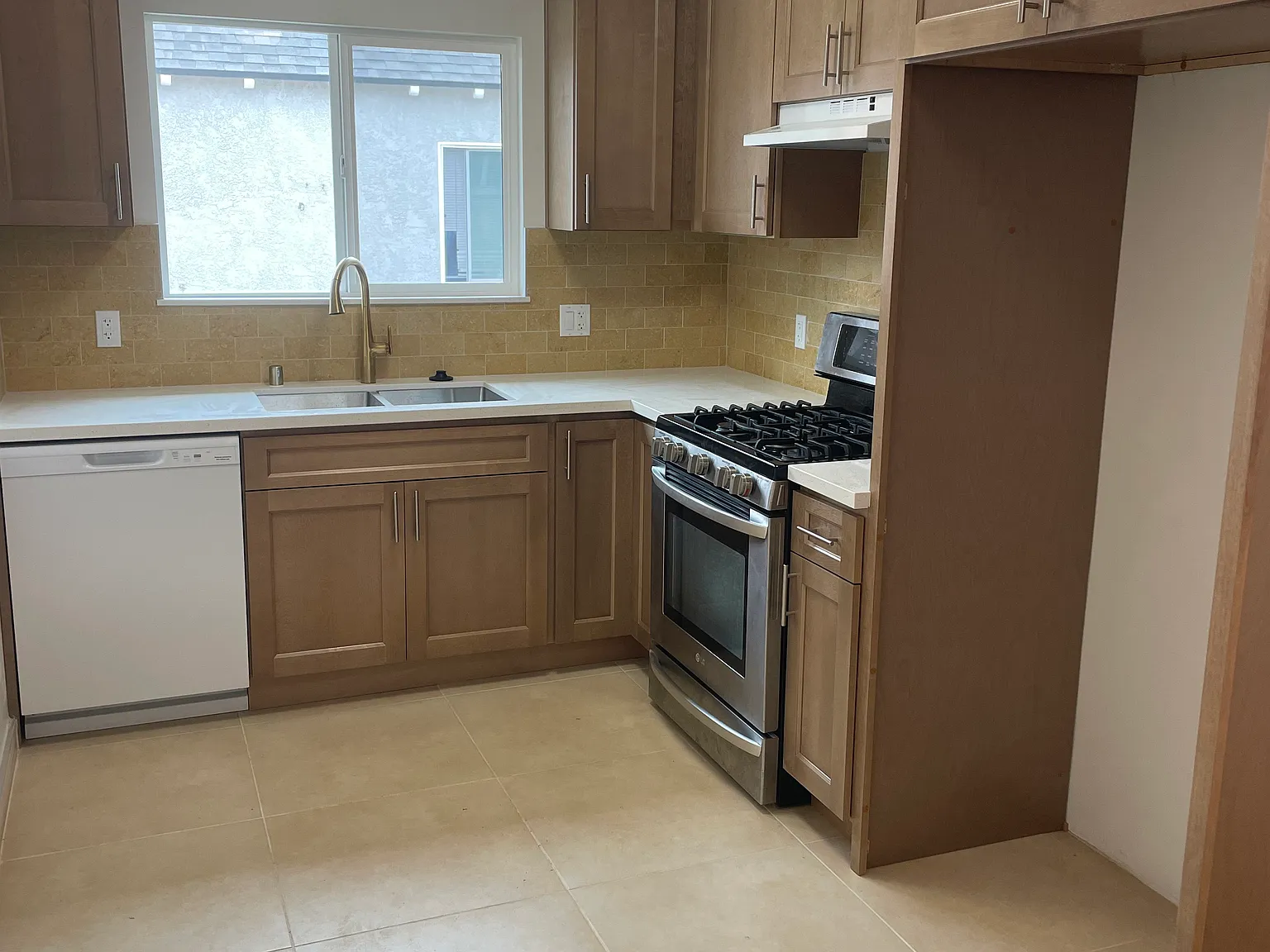123 E A St — Photo 4