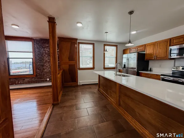 18 Bank St, New London, CT 06320