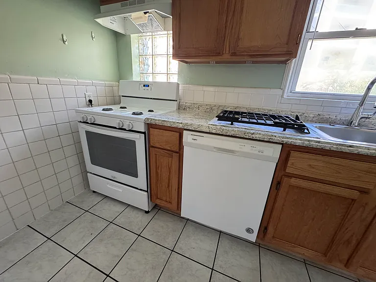 49 Brighton Way #2S — Photo 36