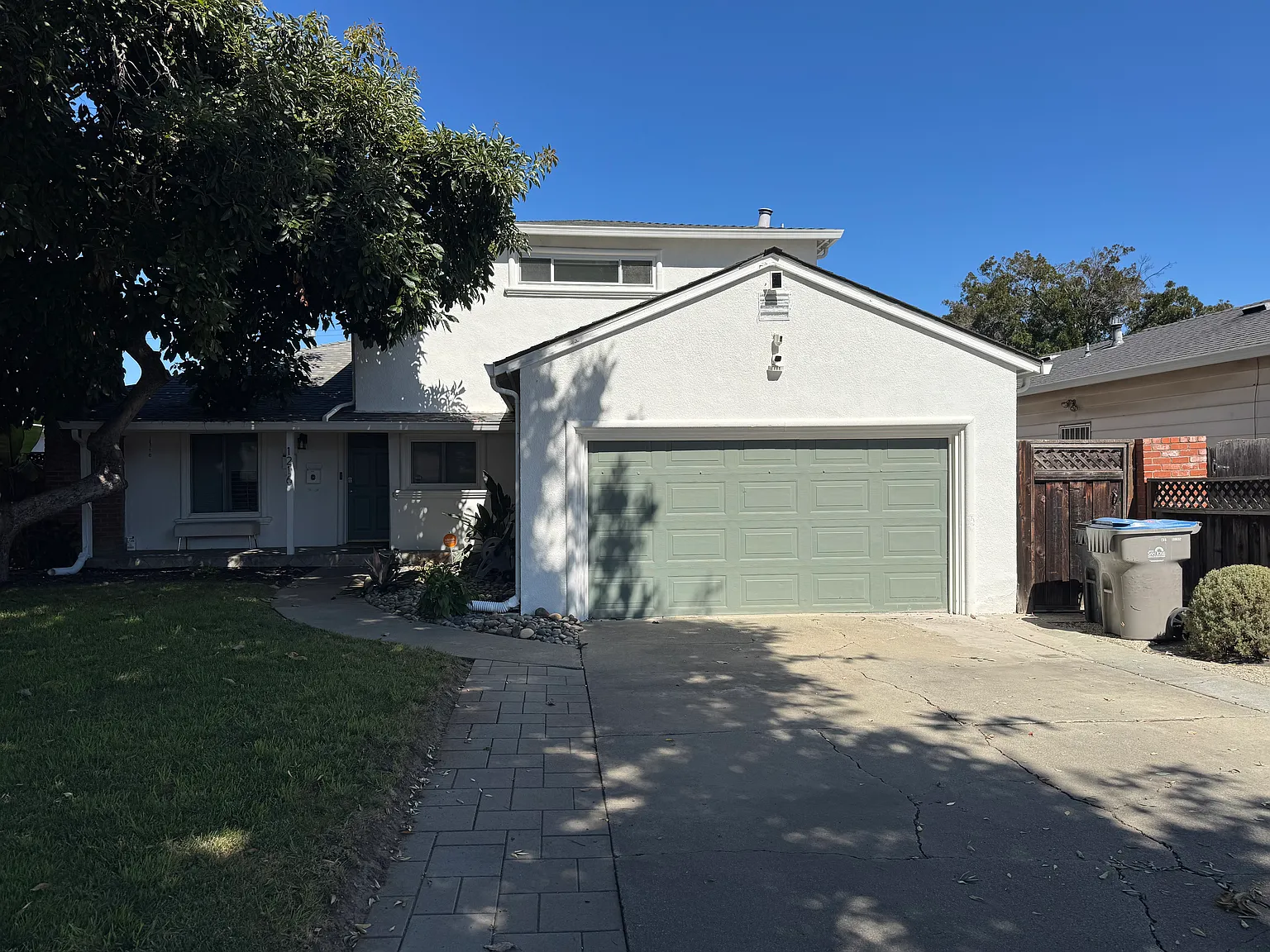4 bed, 1418 sqft, $4,900 — Photo 2