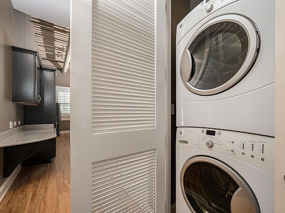 3rd image of 820 N Thompson Ln #836-2K