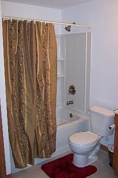 5th image of 521 N 30th Avenue Ct