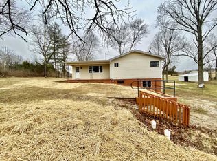 879 Post Oak Rd, Willow Springs, MO 65793