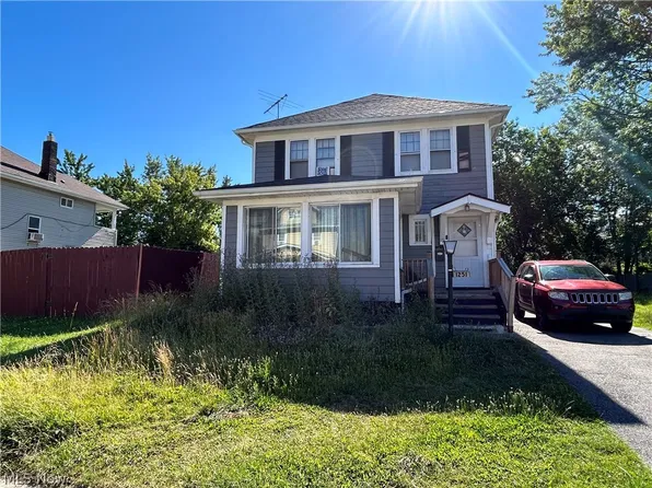 1251 E 143rd St, East Cleveland, OH 44112