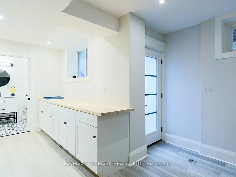 35 Dingwall Ave — Photo 32