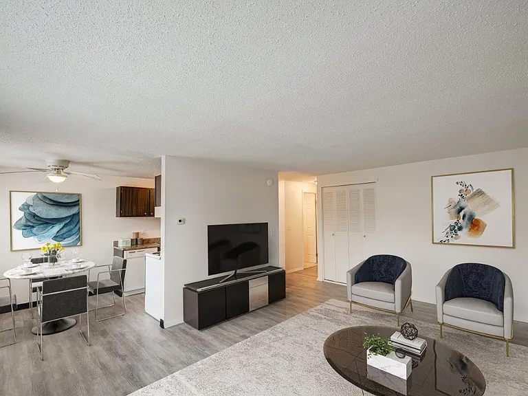 Hilton Village Apartment Homes — Photo 6
