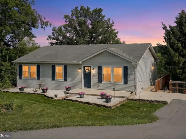 6124 Gardner Rd, Spring Grove, PA 17362